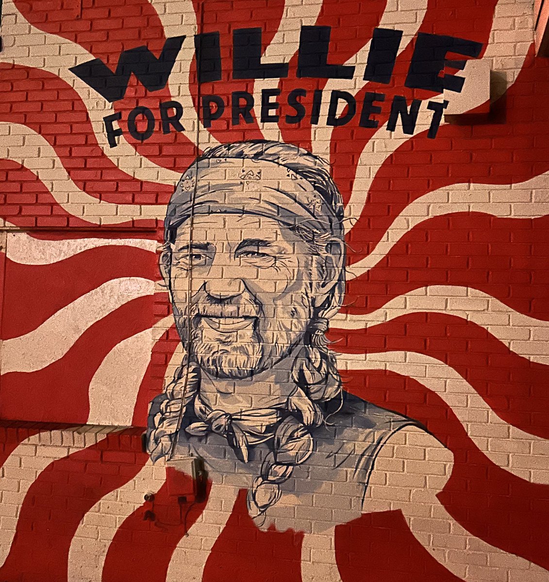 Despistaros <a href="/LaRevuelta_TVE/">La Revuelta</a>  alguien está probando suerte en Austin por la presidencia #RicardoforPresident