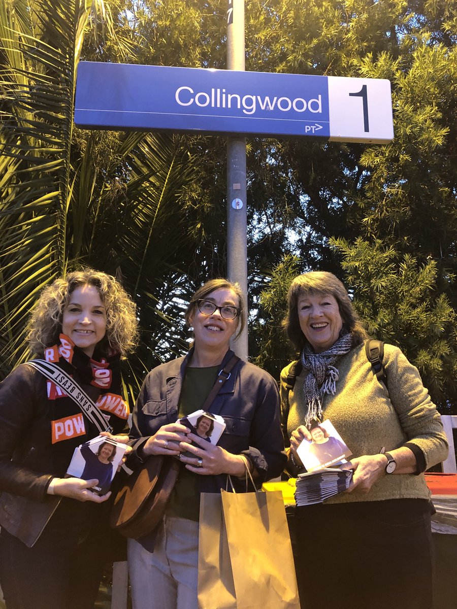 ClaireLBoland's tweet photo. Photos rolling in from all over Victoria of @VicUnions activists handing out April Fools pop-up cards to remind voters that Dutton stands with billionaires — not ordinary workers. 

#DontRiskDutton #auspol https://t.co/STz8ftSPIt