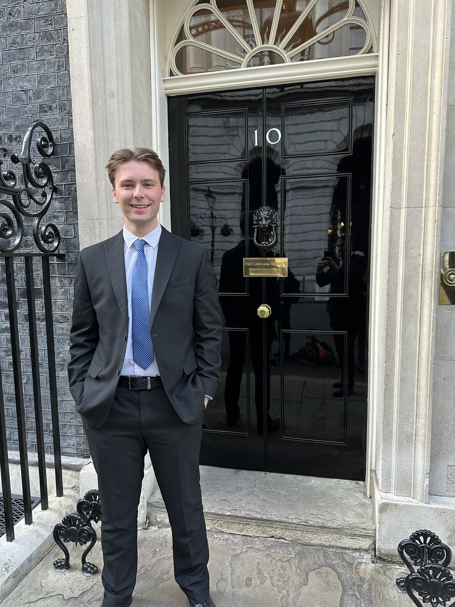 andygspence's tweet image. Delighted and honoured to have been invited to Number 10 for the Prime Minister’s regional press briefing this evening.