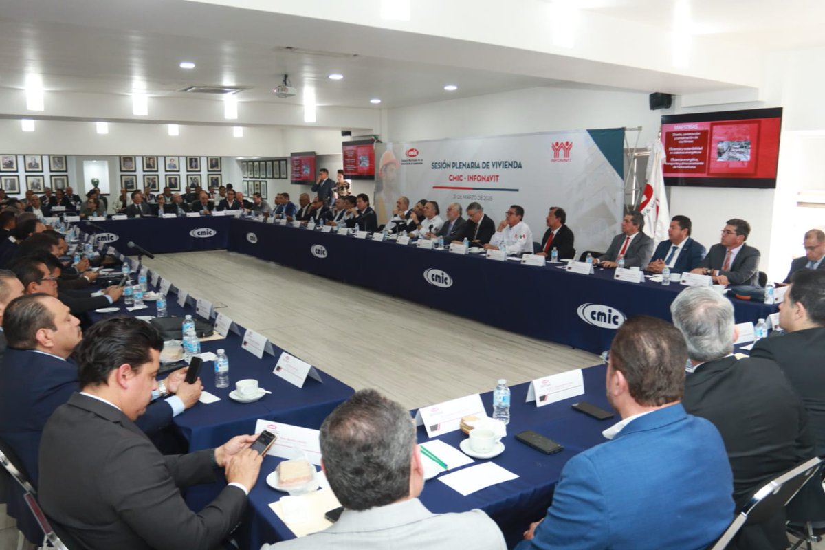 Esta mañana, en nuestras oficinas centrales se llevó a cabo la Sesión Plenaria de Vivienda CMIC -INFONAVIT, encabezada por nuestro presidente nacional, Luis Méndez Jaled <a href="/lmendezjaled/">Luis Méndez Jaled</a>, el director general del INFONAVIT <a href="/Infonavit/">Infonavit</a>, Octavio Romero Oropeza <a href="/OctavioRomero_O/">Octavio Romero</a> y el