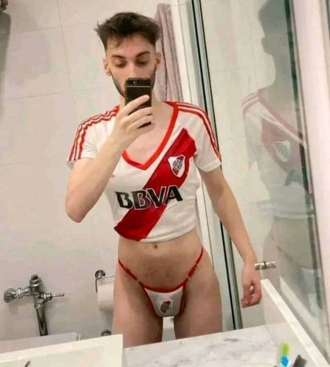 alexnohate's tweet photo. “ohh que guayyy son las 21:30 y hay sol buaaa que puta pasada y encima 30 gradazos que puta locura sisi locuron” https://t.co/lxZq3PtUcR
