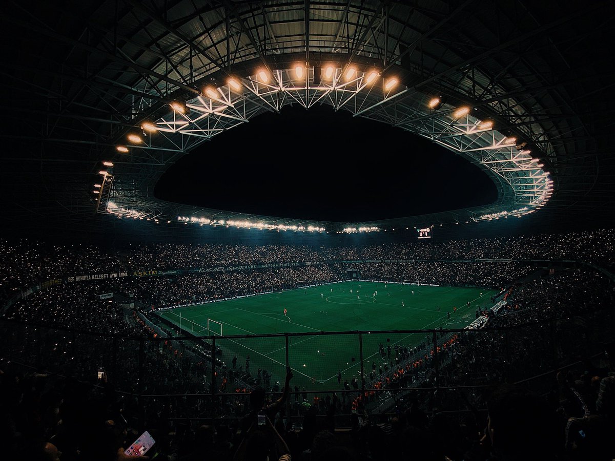 TÜM ÜLKE HAYRAN SANA! 🤩

Yine, yine, yine tüm ülkeyi kendine hayran bırakan büyük taraftarımıza sonsuz teşekkürler! 💚🖤