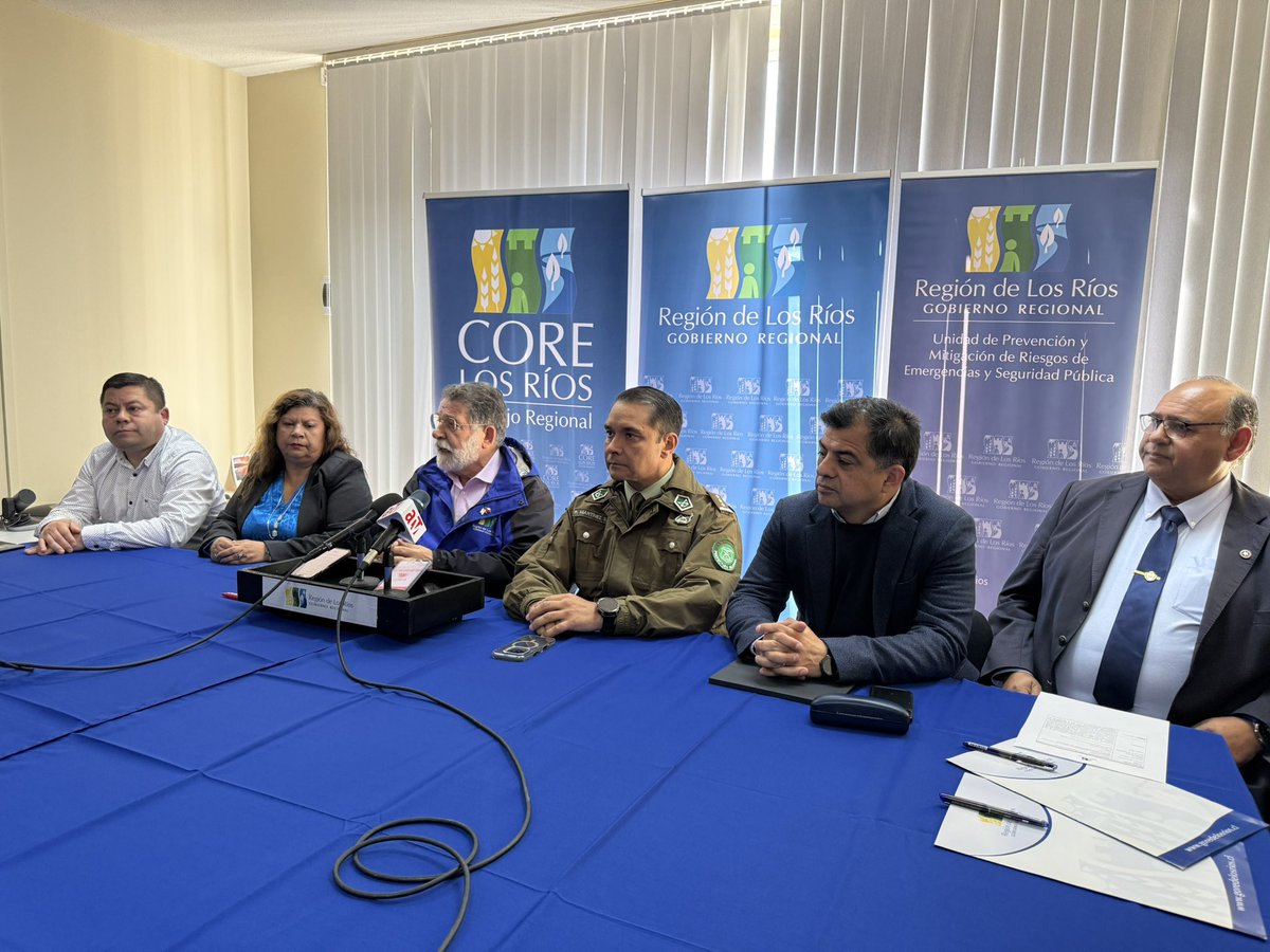 Gobierno Regional de Los Ríos (@goredelosrios) on Twitter photo 🚔 ¡Más seguridad
Firmamos el convenio para adquirir cuarteles móviles para la 1ª Comisaría, destinados a Guacamayo y Las Ánimas
✅ Compromiso del Gobernador Luis Cuvertino y <a href="/corelosrios/">CoreLosRíos</a> para reforzar la seguridad de #LosRíos
Avanzamos 💪
#SeguridadParaTodos #valdiviacl 🚔 ¡Más seguridad
Firmamos el convenio para adquirir cuarteles móviles para la 1ª Comisaría, destinados a Guacamayo y Las Ánimas
✅ Compromiso del Gobernador Luis Cuvertino y <a href="/corelosrios/">CoreLosRíos</a> para reforzar la seguridad de #LosRíos
Avanzamos 💪
#SeguridadParaTodos #valdiviacl