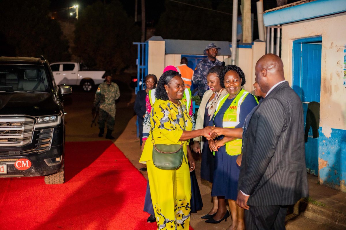 AmanyaStuartJr's tweet image. No leaving the venue until #TheBigSwitch is turned on.

We’re here for the actual shift from @UmemeLtd to @UEDCLTD, happening exactly at 11:59PM.

After that, UEDCL operations will officially commence tonight at 00:00 hours.