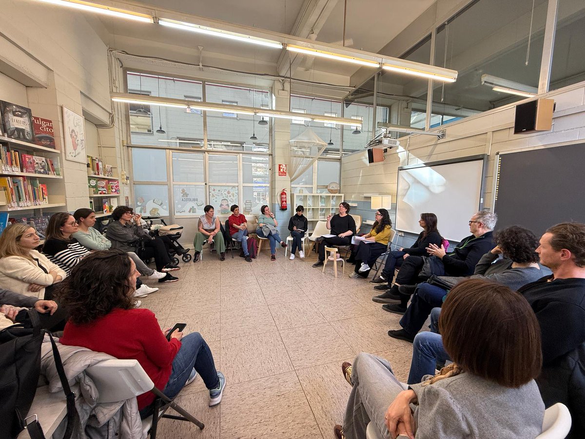 Les famílies farigolines assisteixen al taller organitzat per l’ <a href="/afafarigolaclot/">AFA Farigola Clot</a> “Conviure amb infants i pantalles. Com ho gestionem?” a mans de Fil d'Ariane