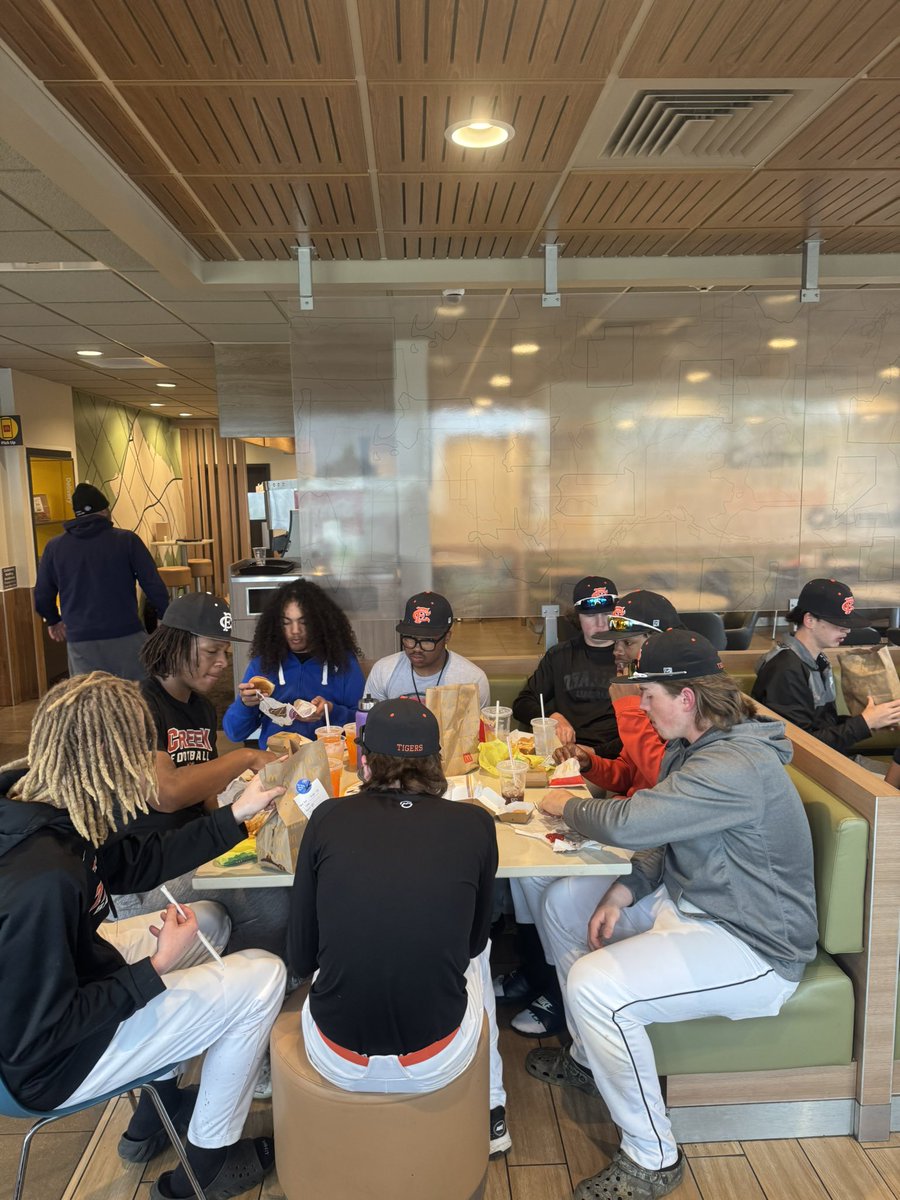 Team arrived in Cincy ✅ Practice followed by lunch. Reds game tonight! #TeamBonding #Creek