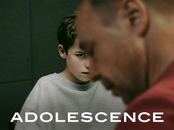 En distintos países, se está favoreciendo la difusión de Adolescencia en escuelas secundarias. Es una serie que puede abrir el debate con profesores y estudiantes sobre temas muy actuales. Sería una excelente iniciativa que, como parte de la ESI, en la Argentina se tome una