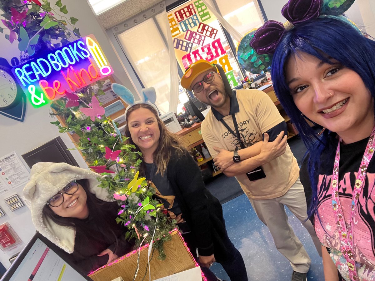 Mrs__Veee's tweet photo. Autism awareness spirit week! 💙 Celebrating how every mind is unique by wearing our fun hats! 🧠🎩 @Mrs_DeeBuck @DVHSLibrarian https://t.co/HlT6yvnGbU
