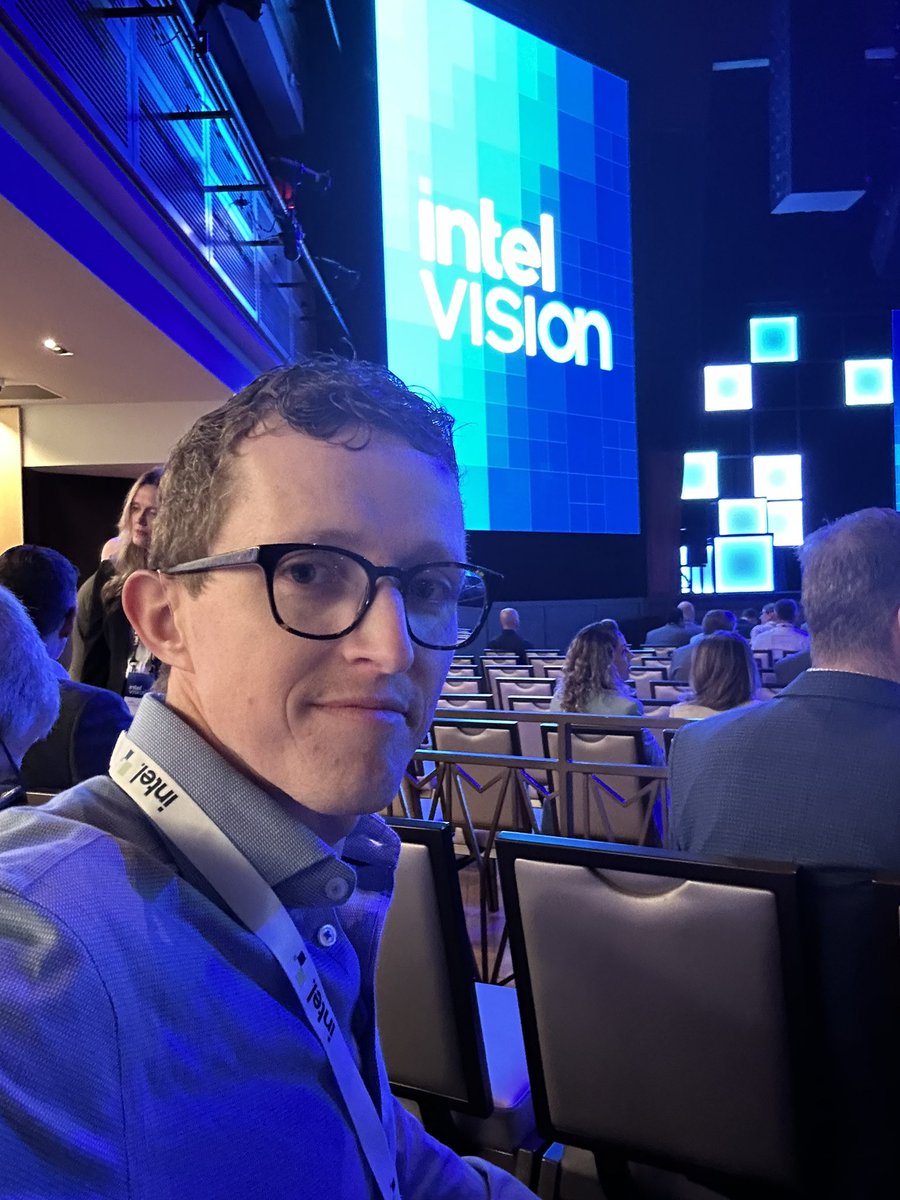 theaustinlyons's tweet image. Intel Vision introducing Lip-Bu Tan! He’s 14 days in 😁@intel 🧵#IntelVision