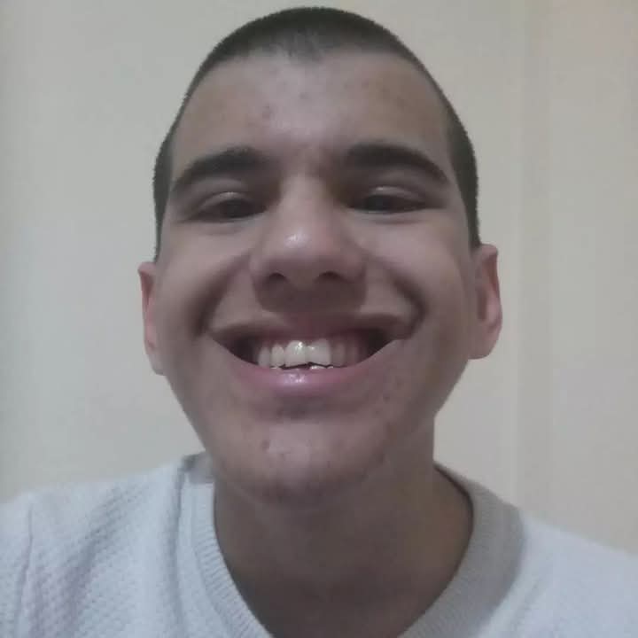 Kardeşim Muhammed durgut 17 yaşındaydı maalesef kaybettik 😭 
Dün saat 11:30 da ölüm nedeni hastaydı unutmadık unutmayacağız güzel insan