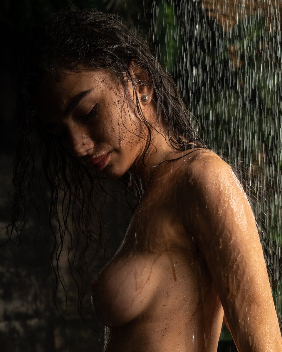 Останній пост з цієї серії фото неочікуванно отримав багато репостів і лайків, тож продовжемо для рубріки #хтивийпонеділок  #sexymonday