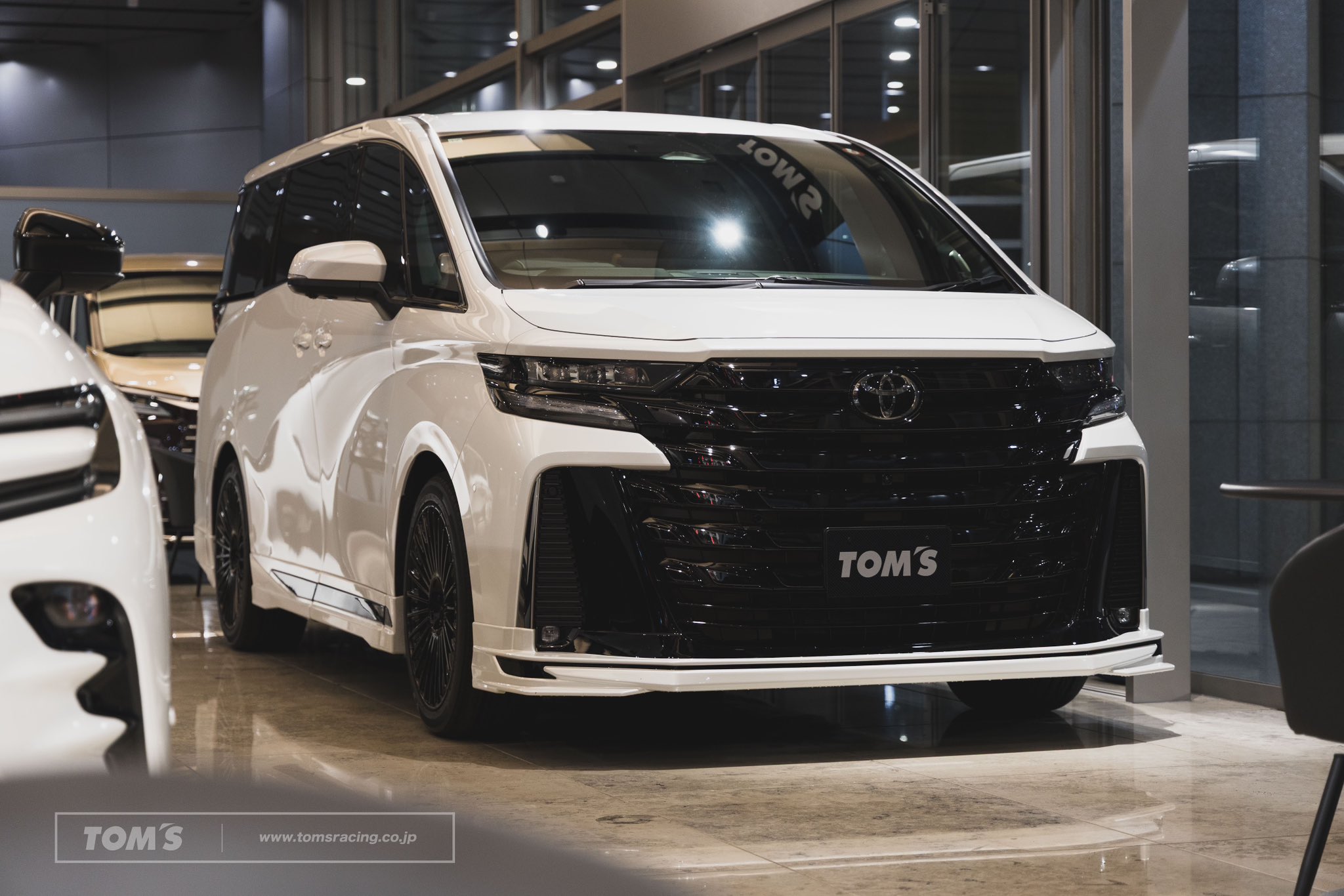 ③ともぞー　ヴェルファイア TOM'S Racing on X