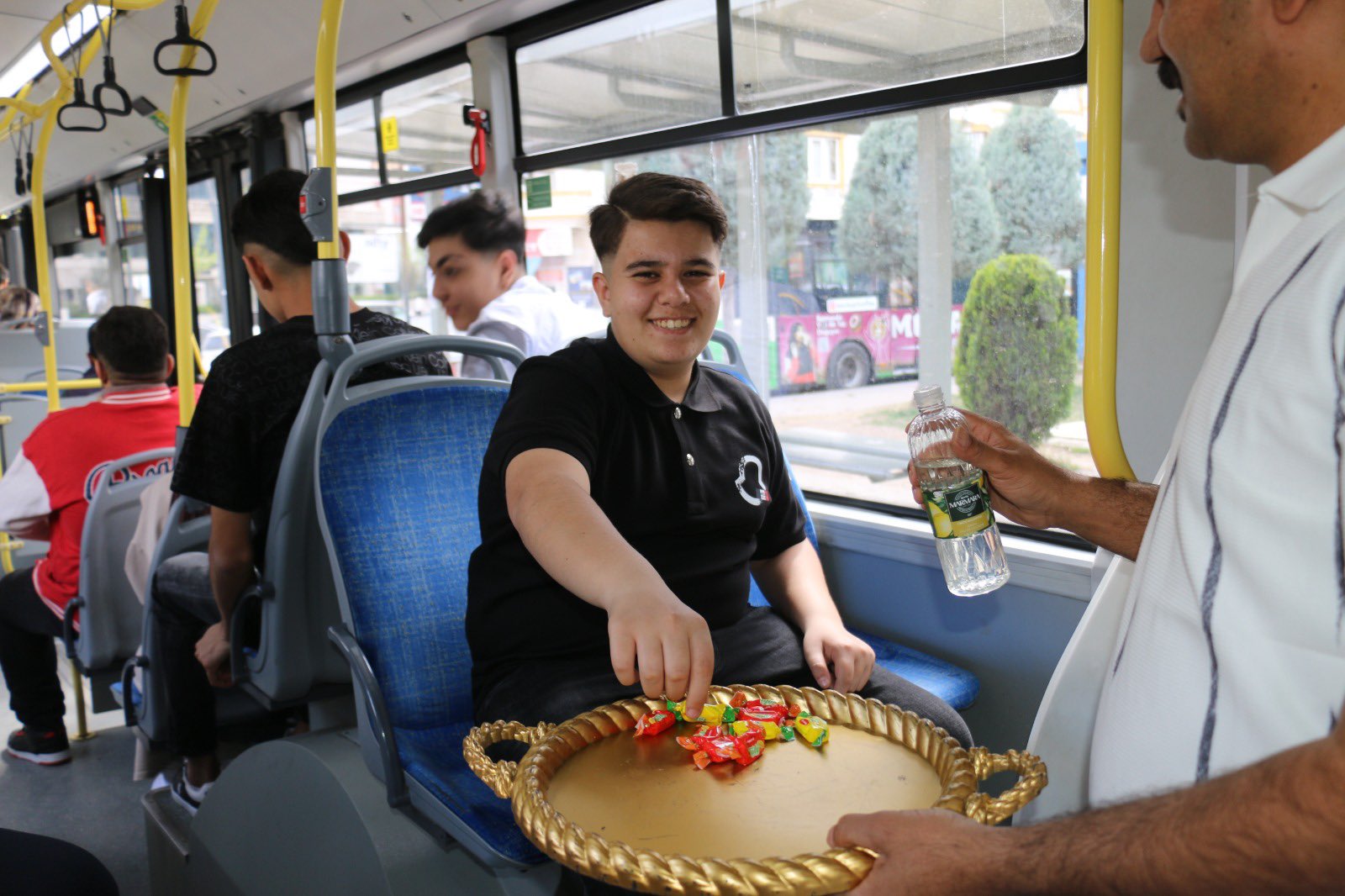 BAYRAMIN İLK GÜNÜ 70 BİN KİŞİ ÜCRETSİZ TAŞINDI