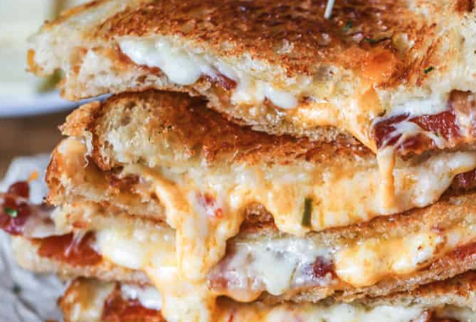 A gourmet grilled cheese, yes, please. 🤌🤌🤌 Take a bite into your childhood. This time, add bacon! Try this  yummy recipe for grilled cheese: spendwithpennies.com/bacon-grilled-…