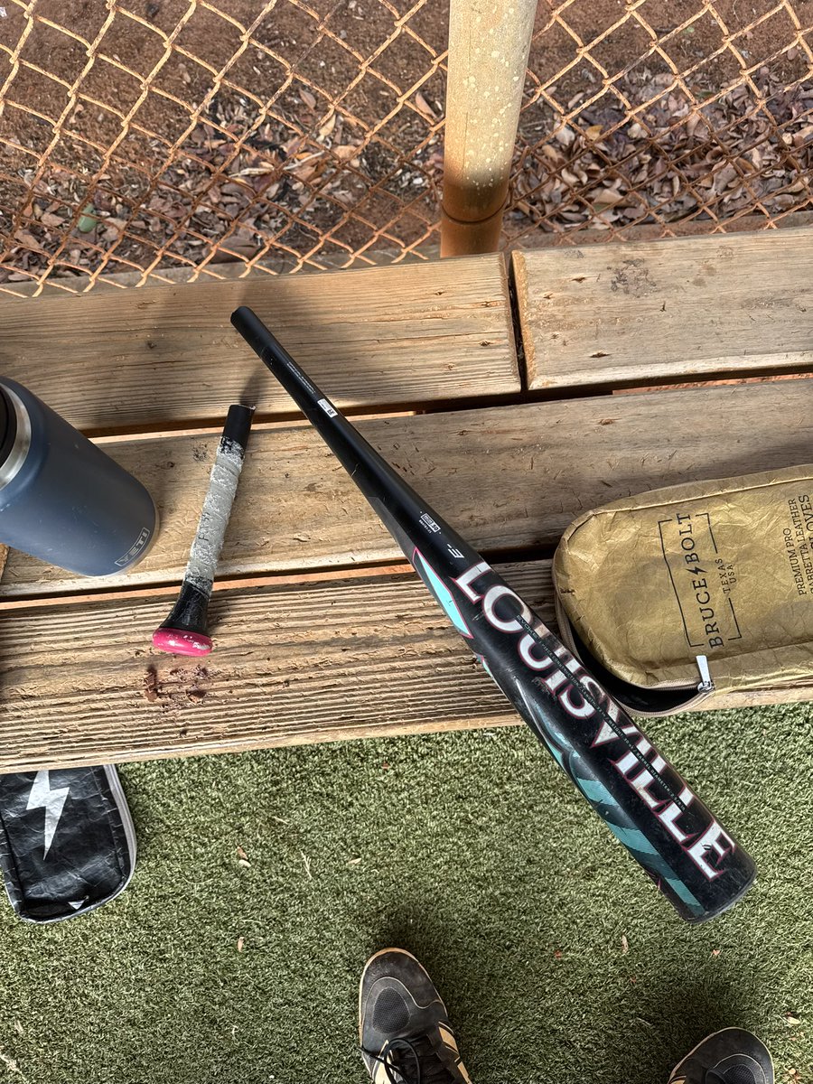 Mason Clark (@catchmase) on Twitter photo Broke another one <a href="/sluggernation/">Louisville Slugger</a>
#louisvilleslugger #brokenbat #atlas #louisvillesluggeratlas Broke another one <a href="/sluggernation/">Louisville Slugger</a>
#louisvilleslugger #brokenbat #atlas #louisvillesluggeratlas
