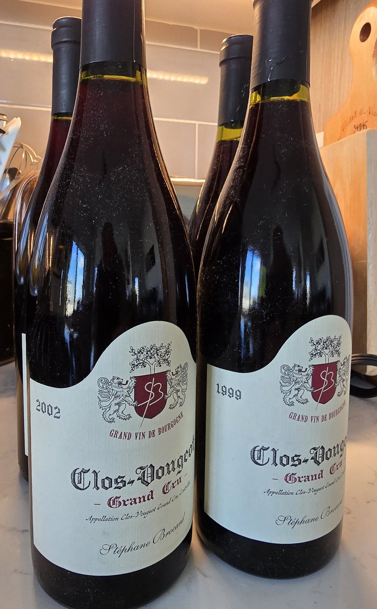 Noles31BB's tweet photo. Beautiful #winedelivery Monday!! Special shout out to @AttorneySomm for the rec of the Vangone, I might let them sleep a little tho. Also shout outs to @WTSO and @jwalkermobile / @AmauryCarrasco I can't wait to try all these. 👍🏻👍🏻 https://t.co/jRPvc6Gk0y
