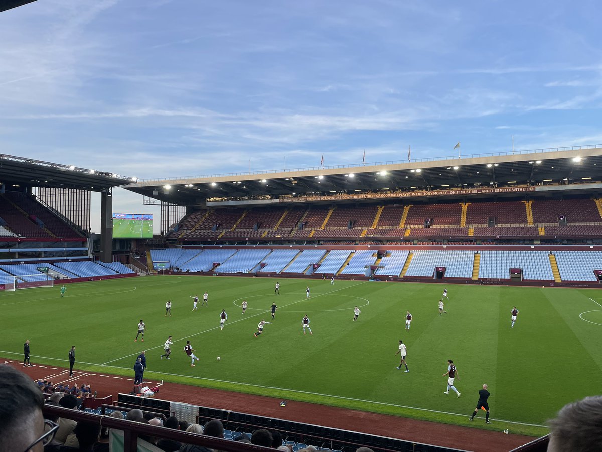 w1llMUFC7's tweet photo. 👎Villa offered nowt from about 50 minutes. No other club has r following 🇾🇪 https://t.co/fEtHOkLift