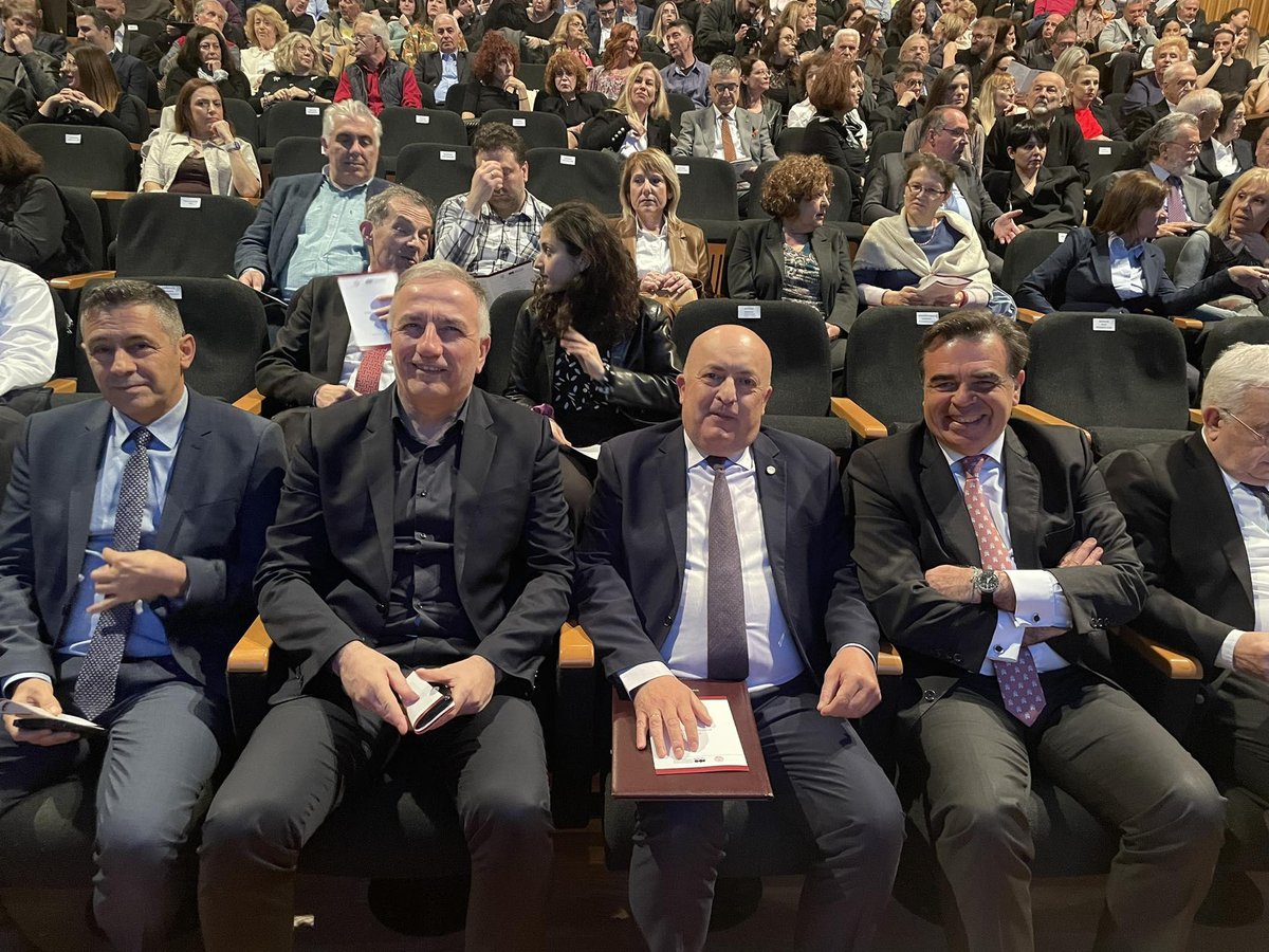 Μια συγκινητική, ξεχωριστή βραδιά σήμερα στη Θεσσαλονίκη. 

Μεγάλη τιμή η βράβευση με το Βραβείο Αριστείας του ΑΠΘ που αναγνωρίζει μια πορεία 40 χρόνων αφιερωμένη στην Ευρώπη. 

Το Αριστοτέλειο Πανεπιστήμιο - που φέτος γιορτάζει τα 100 του χρόνια - κυψέλη γνώσης και φάρος αξιών.