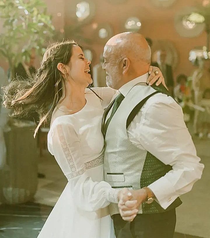 El pasado sábado 29 de marzo fue uno de los días más felices de mi vida, se casó Elena, mi querida hija pequeña.

📷 Marina Palacios