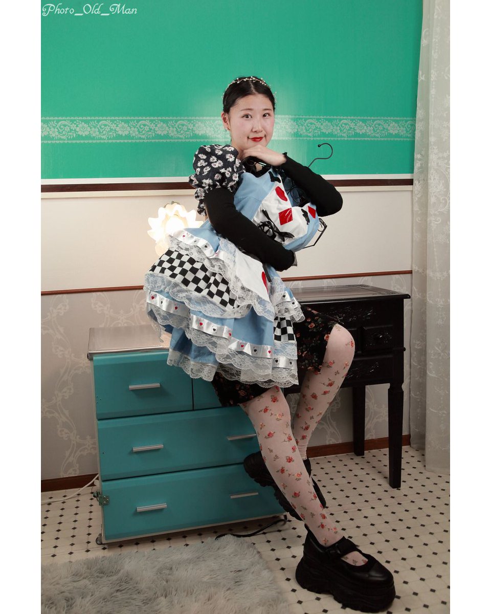 photo_old_man's tweet image. M： #Chii（ インスタ：@chii_chii_mikan ）さん
Costume： #古着リメイクshop🎪まにまに（ インスタ：@remake_mnmn ）様
Studio：#月兎耳館（月兎じぃ📷さん @c_y0m ）様

Studio #月兎耳館 様主催の撮影会の撮影データです。
衣装は　#古着リメイクshop🎪まにまに さんが提供くださいました。