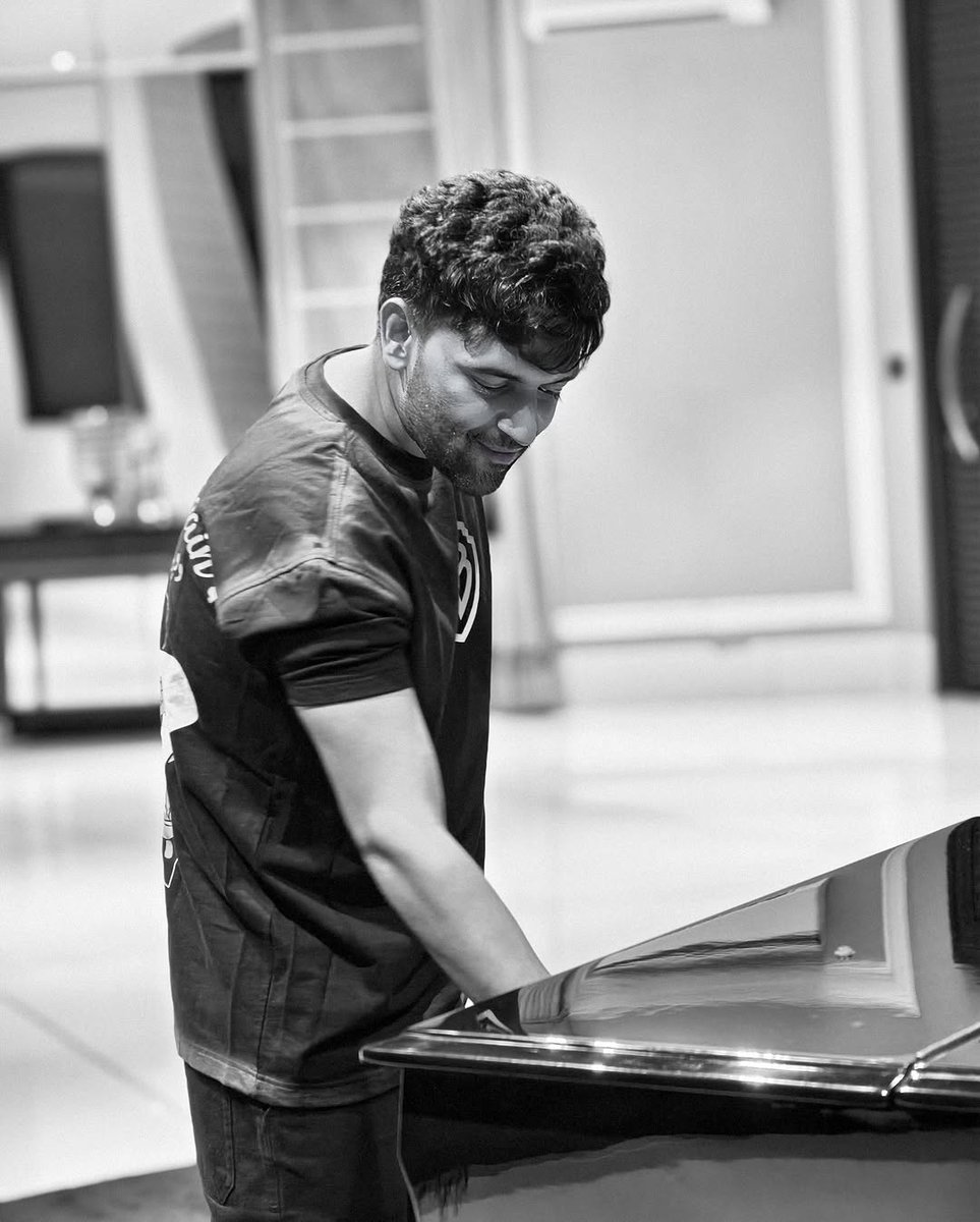 breathhaath's tweet photo. I know I’m just a fan, but I have feelings too. We love YOU, not just your music. it feels like you disappeared—not just from Twitter, but from us. We didn’t just want the music; we wanted you too. Hope you understand. 🥺❤️ #comebackontwitter #WeMissYouGuru @GuruOfficial https://t.co/pcIzwjC4Qu