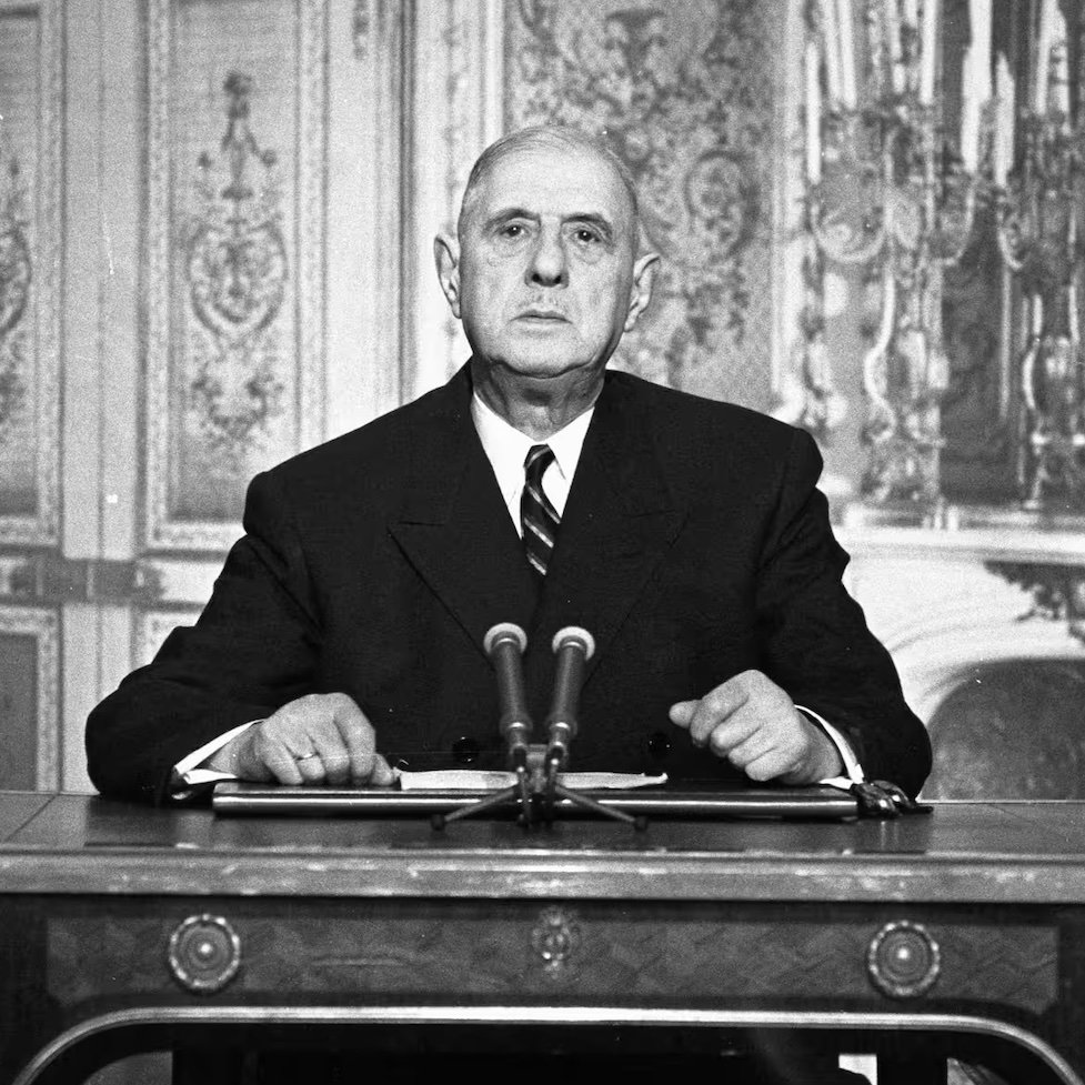 La hiérarchie des valeurs selon le Général de Gaulle : « Il y a d’abord la France, ensuite l’État, enfin, autant que les intérêts majeurs des deux sont sauvegardés, le droit. »

Jean Foyer, Sur les chemins du droit avec le Général - Mémoires de ma vie politique - 1944-1988.