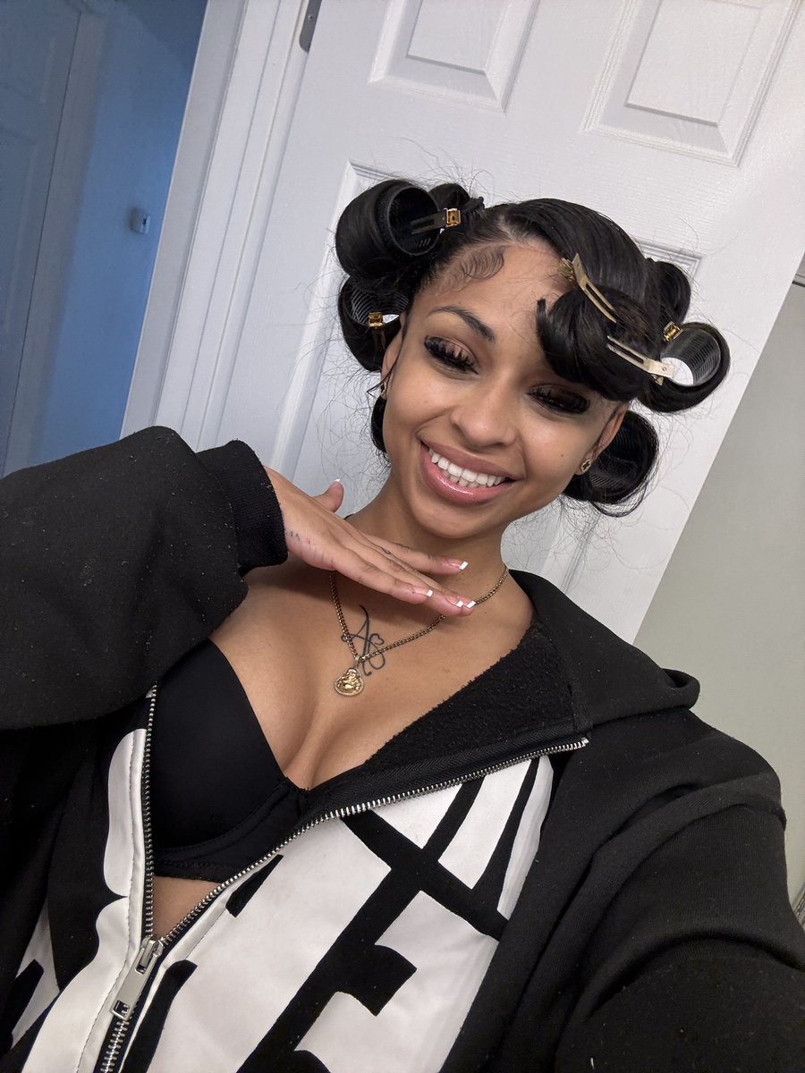 missnayelyy's tweet image. 