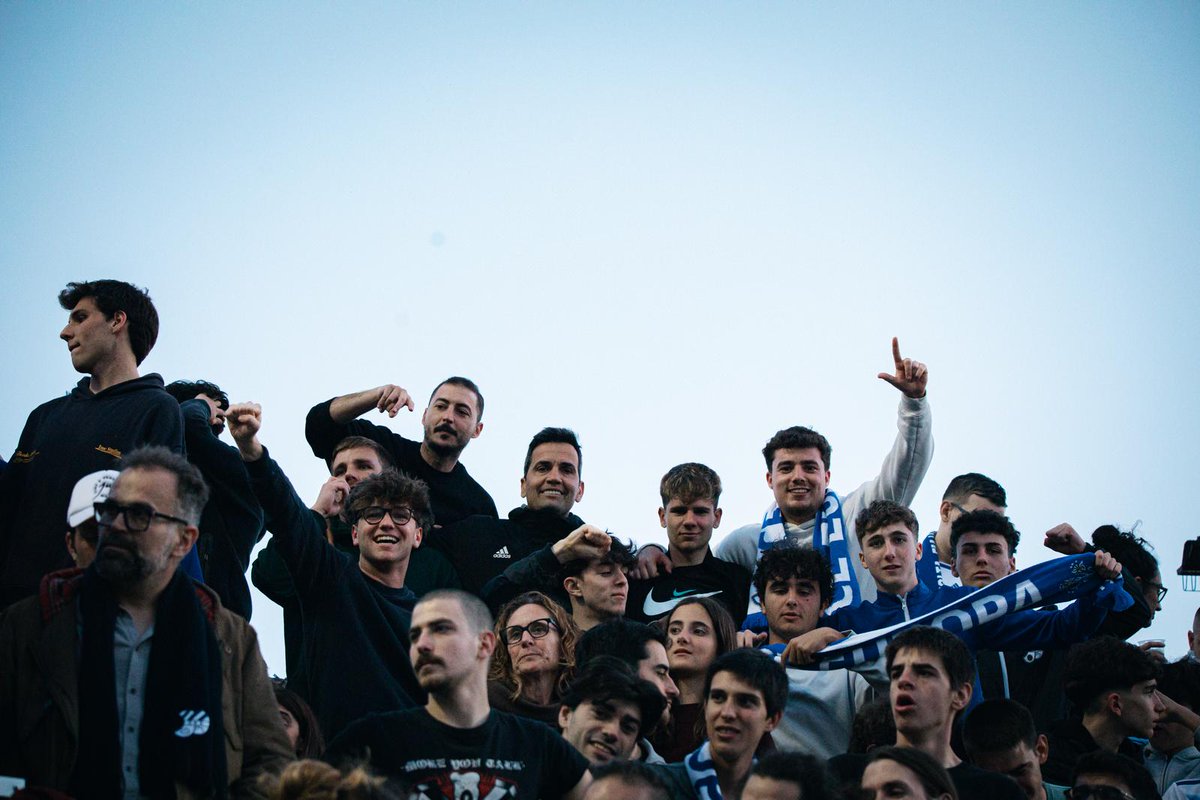 Espectacular viure el derbi amb la millor afició! 
Som-hi <a href="/CEEuropa/">Club Esportiu Europa</a> a per les últimes 5 finals! 
📷 <a href="/alexmtinez_/">Àlex Martínez</a>