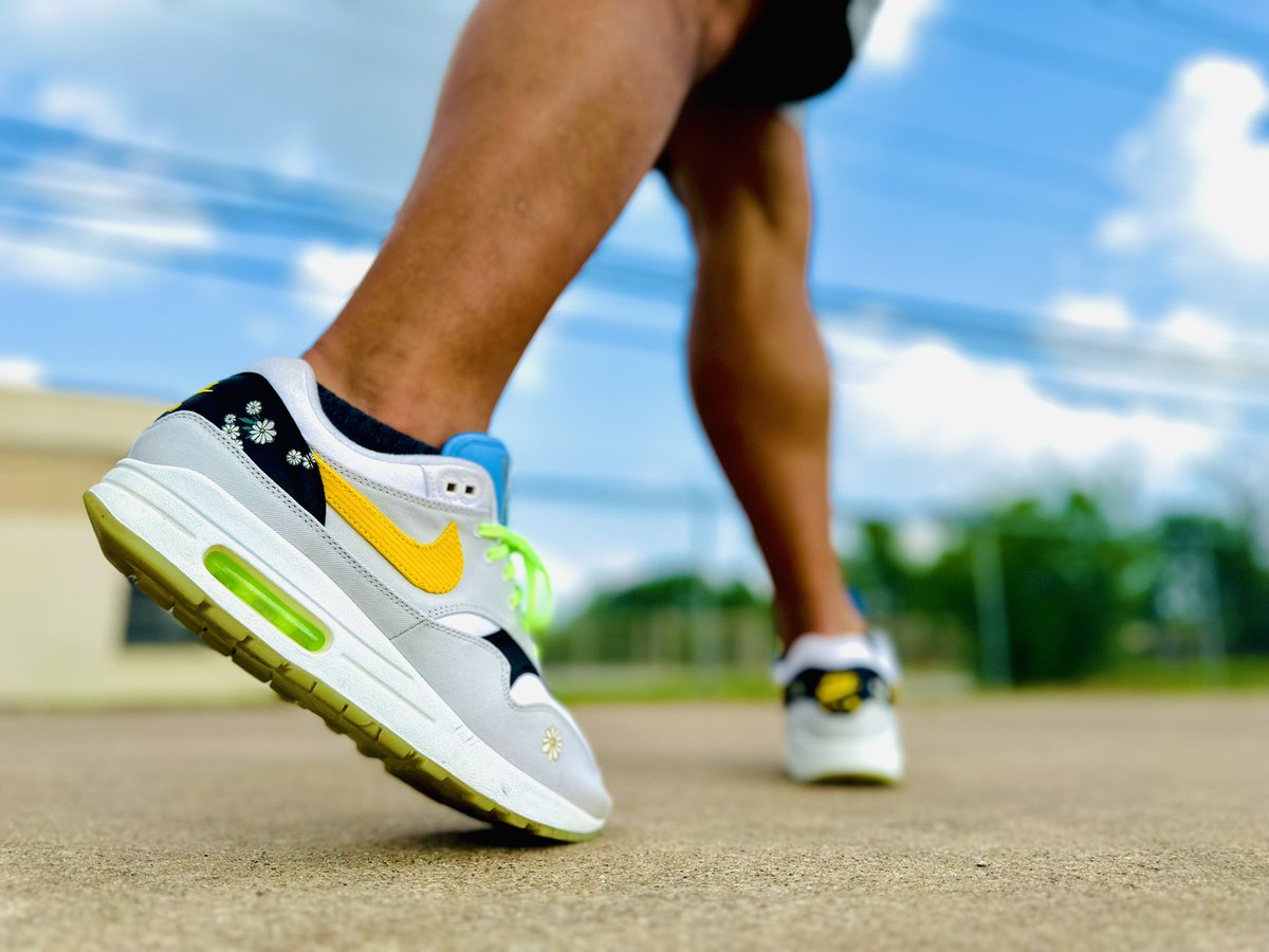 I Kinda Collect Shoes (@luis_vtak1) on Twitter photo #KOTD - Daisy AM1 - Only fitting to wear AirMax on the last day of March. #KOTD - Daisy AM1 - Only fitting to wear AirMax on the last day of March.
