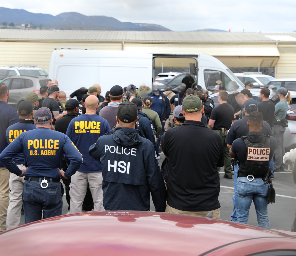 HSISanDiego's tweet image. Last week, @HSISanDiego, @EROSanDiego, @USBPChiefSDC, @CBPSanDiego, @DEASanDiegoDiv, @RealNCIS, @DHSOIG arrested 11 on criminal charges + an organizer &amp;amp; 5 on immigration violations. Labor exploitation &amp;amp; illegal hiring practices will not be ignored. Check ow.ly/Y4Ug50VrVLp