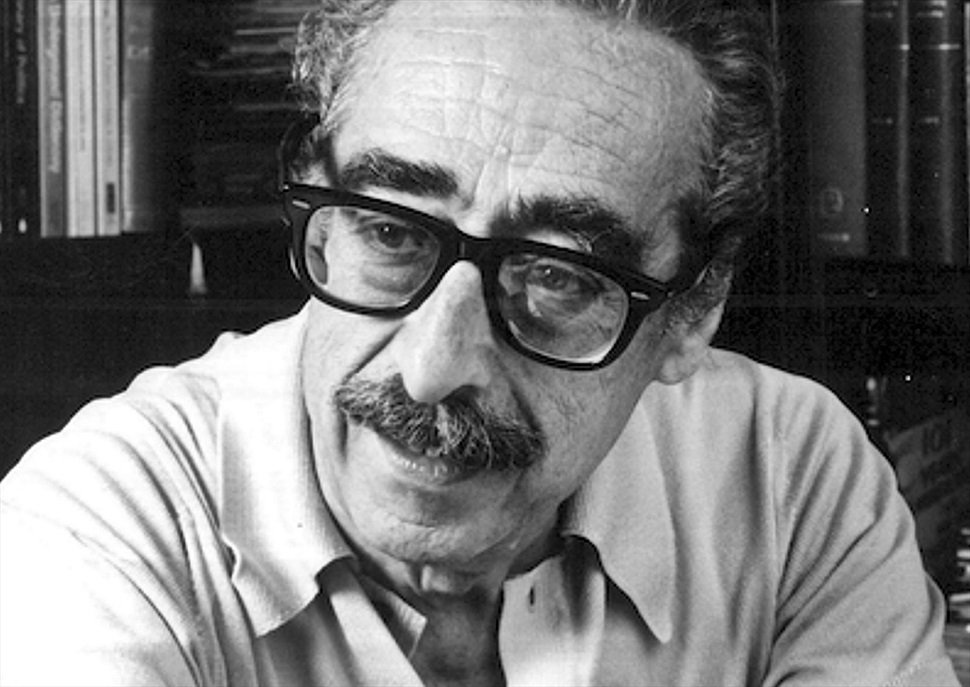 "Vivim a casa amb papers falsos. Això vol dir que naixem, vivim i morim com estranys a casa nostra. Cap dels que som aquí no tenim papers que diguin que som catalans. Són papers falsos. Tan legals com vulguis, però són papers falsos."
Pedrolo va néixer el 1r d'abril de 1918