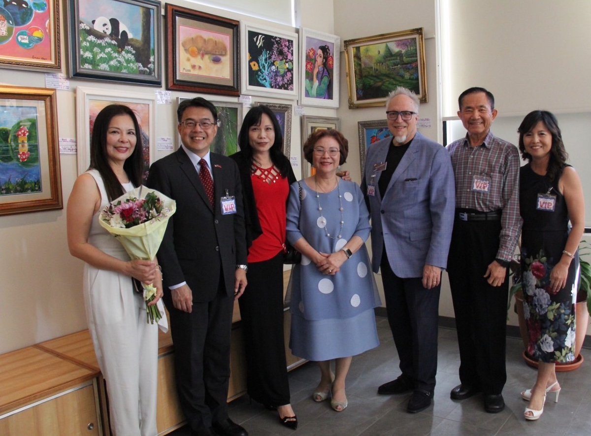 TECOMiami's tweet image. 🎨 Director General Charles Chou at the 'Art Studio by #GraceLiu' Exhibition Opening on 3/15! 
DG Chou: "Art showcases skill, creativity, and a unique perspective, deeply touching our hearts." 
Exhibition at #AmerAsiaBank, #Orlando 🏦, open Mon-Sat until April 22. Come enjoy! 🖼️