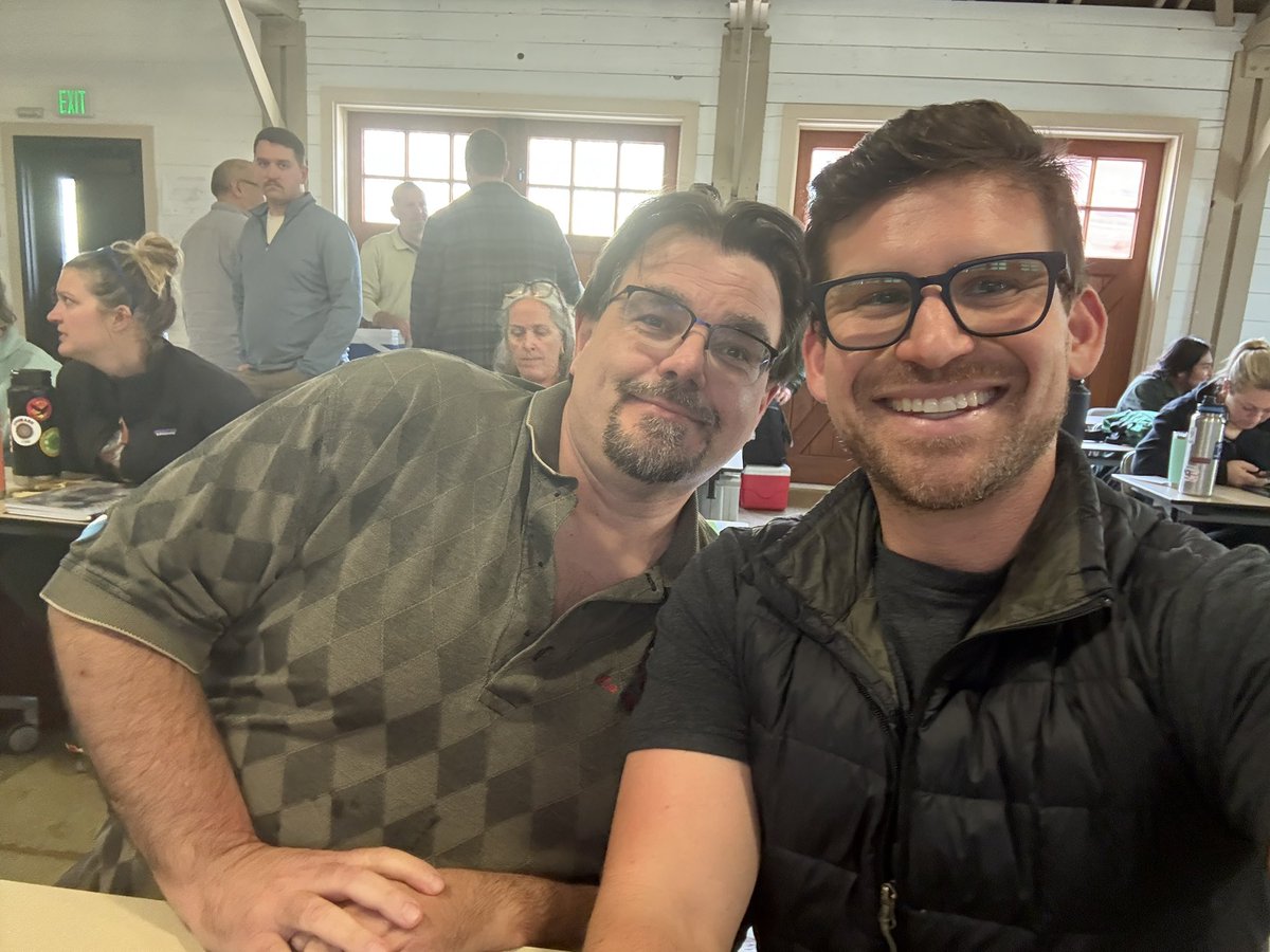 stuartpalley's tweet image. Got to see @RichIMET in person after many years (Thomas Fire, 2017) during today's RT130 refresher training hosted by the @Angeles_NF! Thank you Rich and all the folks at @NWSLosAngeles for their tireless work on forecasting and assistance as IMETs during fires.