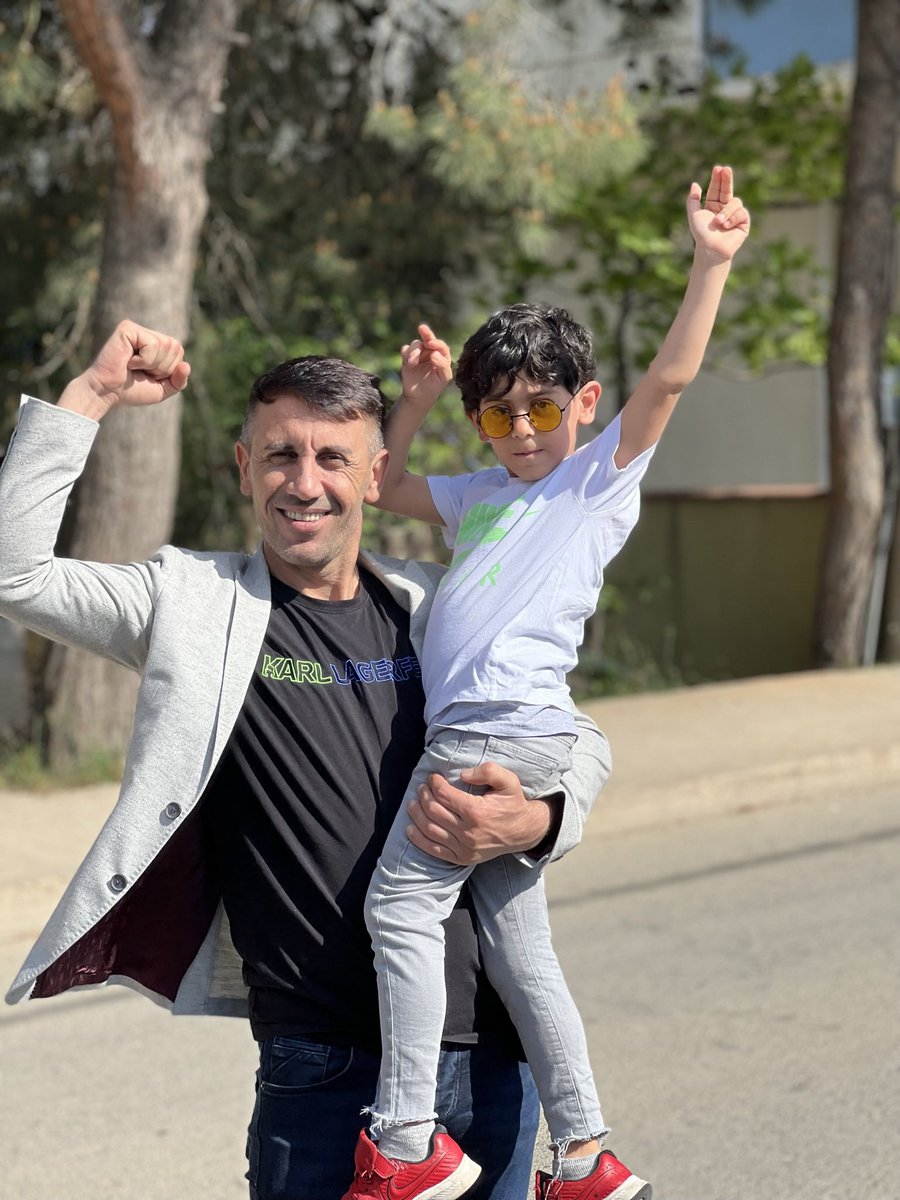 Seni özlemenin tarifi yok ağabey.iyiki doğdun.Sen hep 42 yaşındasın can..
#feritaynahep42yaşında