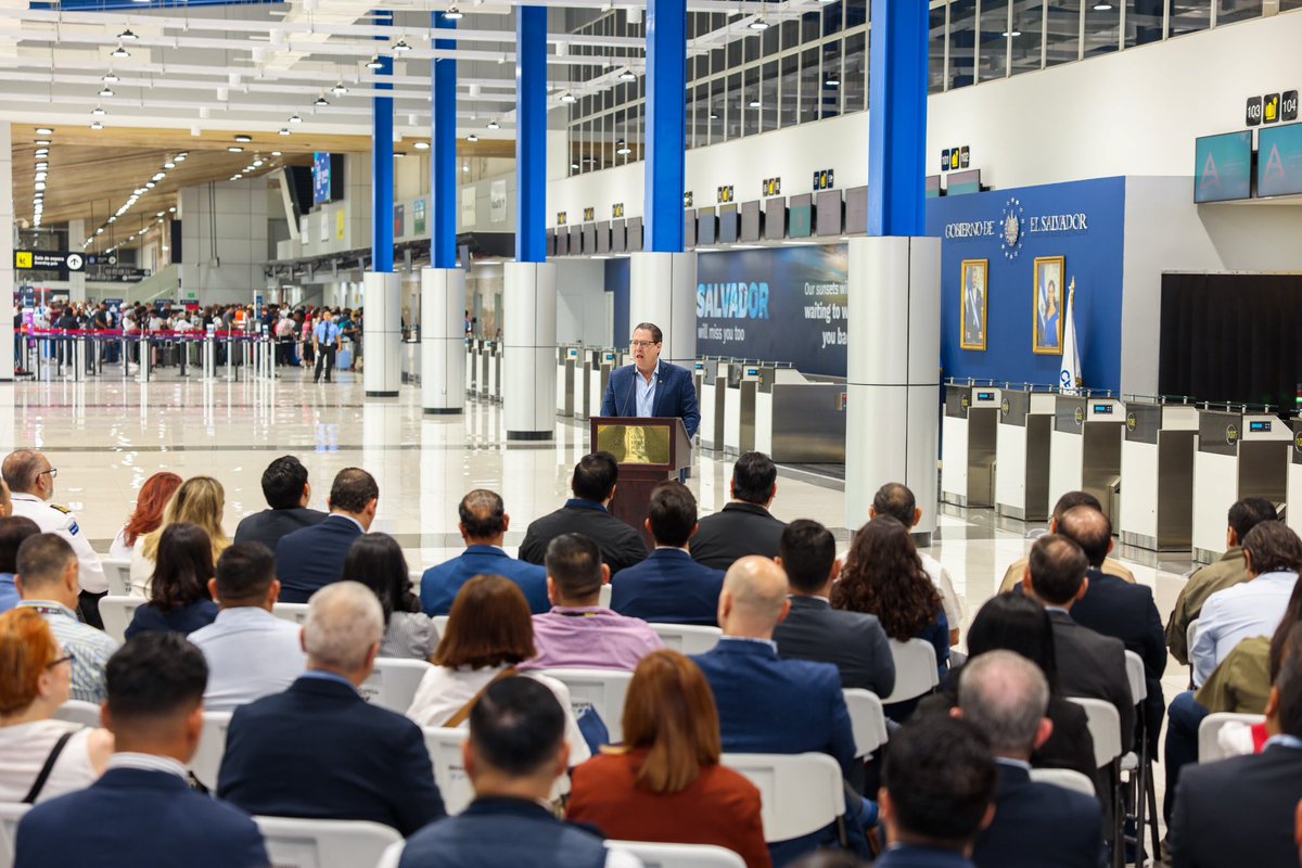 anliker1980's tweet image. Seguimos modernizando el Aeropuerto Internacional de El Salvador. Hoy inauguramos la nueva terminal de Check In. Una terminal que viene a dinamizar el flujo de pasajeros con tecnología de punta. Seguimos y seguiremos trabajando para ser el aeropuerto más grande, seguro,moderno y…