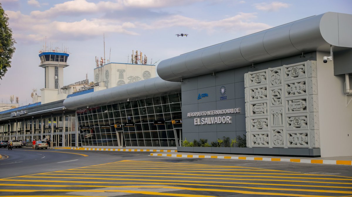 anliker1980's tweet image. Seguimos modernizando el Aeropuerto Internacional de El Salvador. Hoy inauguramos la nueva terminal de Check In. Una terminal que viene a dinamizar el flujo de pasajeros con tecnología de punta. Seguimos y seguiremos trabajando para ser el aeropuerto más grande, seguro,moderno y…