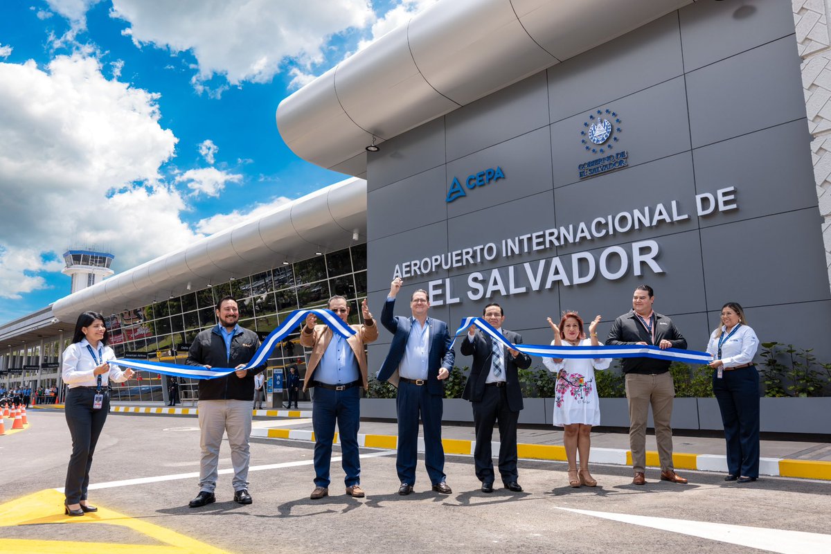 anliker1980's tweet image. Seguimos modernizando el Aeropuerto Internacional de El Salvador. Hoy inauguramos la nueva terminal de Check In. Una terminal que viene a dinamizar el flujo de pasajeros con tecnología de punta. Seguimos y seguiremos trabajando para ser el aeropuerto más grande, seguro,moderno y…