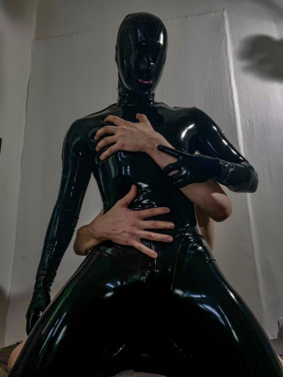what are you looking at?

suit: <a href="/Latex_Forever/">LATEX FOREVER</a> 
#rubber #latex #rubberdrone