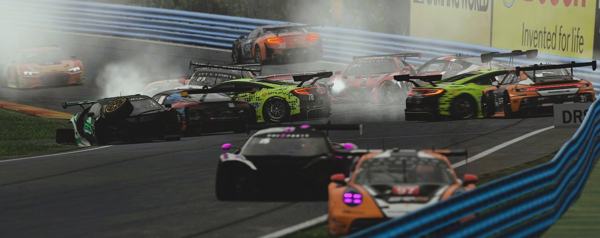 DarioSimracing's tweet photo. GT3 Challenge @EMS_iRacing 

Dos curvas hemos durado... 👌👌👌 https://t.co/EbW4WR0d1L