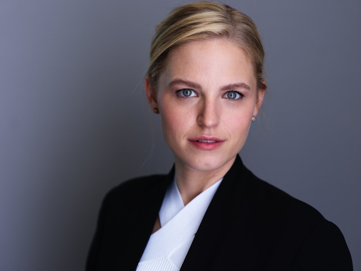 EvaScrivo's tweet image. When it’s time to get new headshots done an actor needs to look their best, so they go to the best ✨

Color by Carissa
Cut by David
📷 Jessica Osber Photography

#headshot #actorheadshots #cutandcolor #evascrivosalons

evascrivo.com