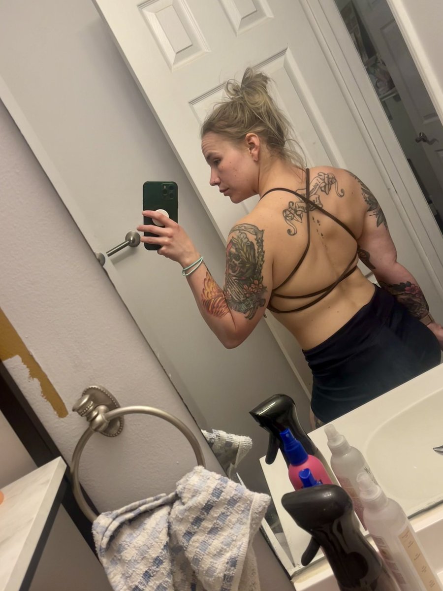 awkkwarddd's tweet image. Just anotha gym post, sue me 🤸