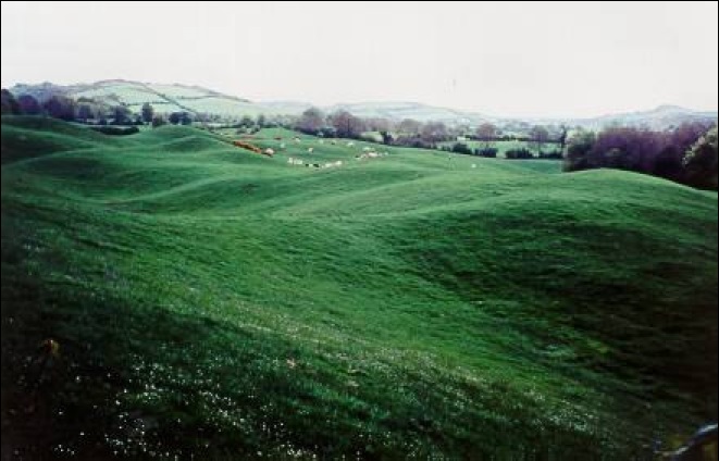 GeolSurvIE's tweet image. April's County Geological Site for @GeolSurvIE @Dept_ECC is is Murrens Esker, Co Meath & Co Westmeath.
Murrens Esker formed by the deposition of sand and gravel by a subglacial river extending over 15km between counties Meath & Westmeath.
More info: gsi.ie