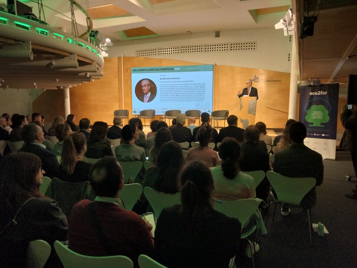 InfoFBYCC's tweet image. 📣 Comenzamos una nueva edición de 'Soluciones Climáticas Forestales'. Un evento para mostrar las soluciones que ofrece el mundo #forestal a la responsabilidad social empresarial.

Nuestro presidente, Germán Glaria, inaugura la jornada.

#bosques #CambioClimático
#Sostenibilidad