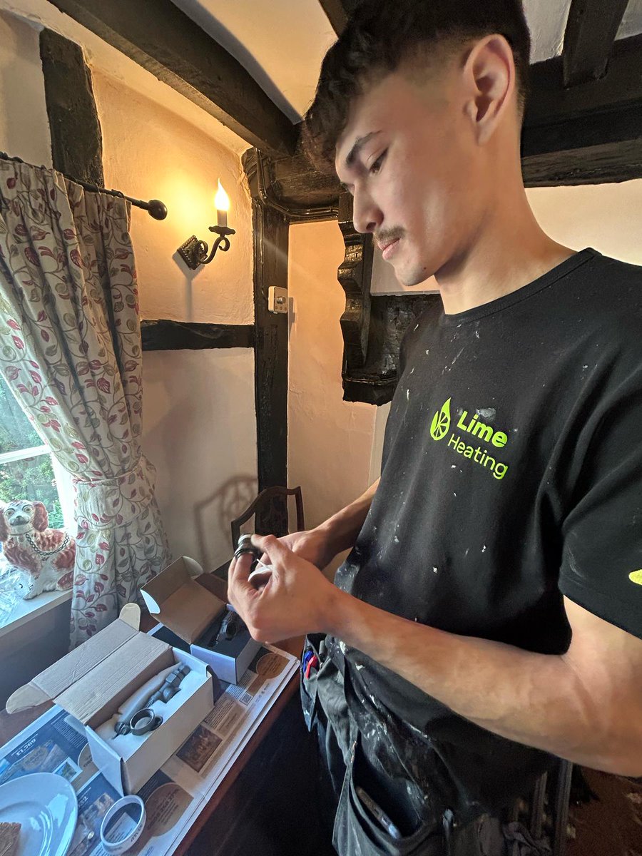 LimeHeatingLtd's tweet image. Beautiful cast iron radiator replacements at this period property 😍

#designerradiator #interiordesign #castiron #traditional #radiatorreplacement #plumbermiltonkeynes