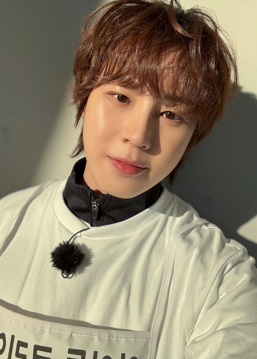 [#하성운] ⏰  

잠시 후 7시 10분! JTBC <뭉쳐야 찬다 4>에 하성운이 출연합니다📺  
아이돌 코리안메시, 너 하성운 타이틀인 거 축하해😎

#HASUNGWOON #뭉쳐야찬다4