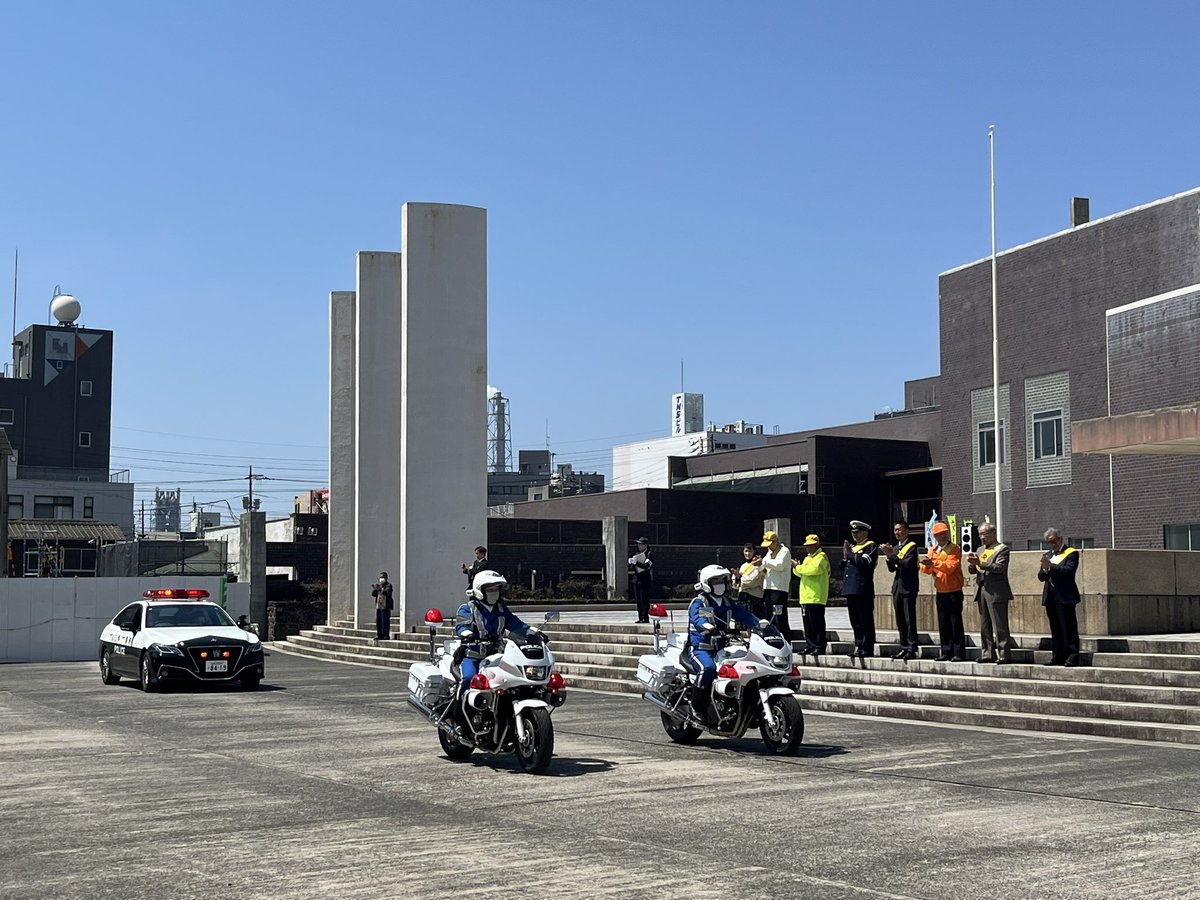 i_ube's tweet photo. 春の全国交通安全運動が始まりました。
宇部市でも交通安全運動の出発式が開催されました。
昨年は宇部市は死亡事故0でした。今年も安全運転でいきましょう🚗 https://t.co/OwgZwcW6Lw