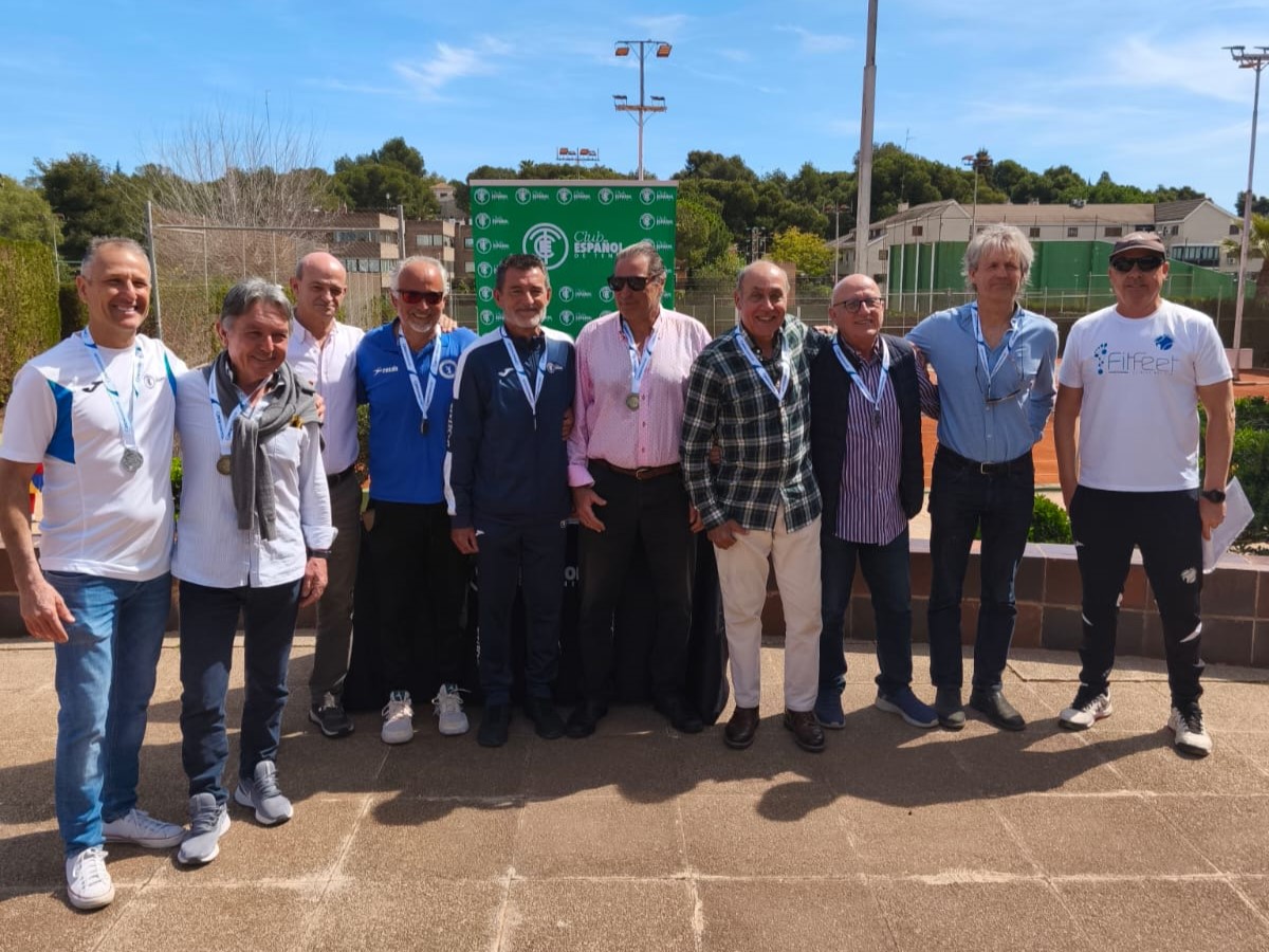Campeonato por Equipos de la Comunidad Valenciana 🎾

➡️ Cadete masculino y femenino 1ª div.
🥈 CT Torrevieja vs. CT Valencia 🥇

➡️ Veteranas +60 1ª div.
🥇 CT Buenavista Benissa vs. CT Valencia 🥈

➡️ Veteranos +60 1ª div.
🥈 C. Español T. vs. CT Valencia🥇

#tenisvalenciano