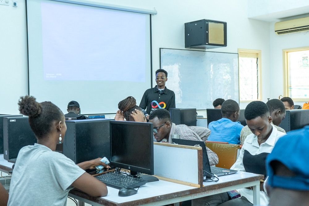 icphub_KE's tweet image. 🎉 More moments from our Build on AI Hackathon at Technical University of Mombasa @Tum001Ke !

From code to collaboration, the energy was unmatched.
Spot anyone you know? 👀 Tag them and show some love🚀

#BuildOnICP #AIHackathon #ICP #Web3Africa