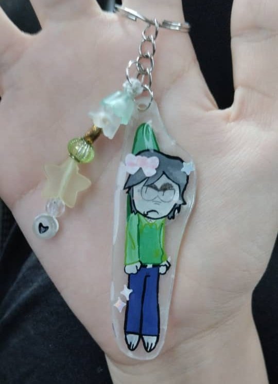 SillyHissingCat's tweet photo. MY FRIEND MADE ME THIS KEYCHAIN I'M SO HAPPY SHDBBAJDNA #spookymonthignacio https://t.co/7hSxZUkM9d
