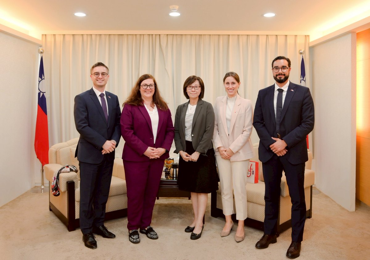 🇹🇼🇱🇺Secretary-General Hu welcomed the Delegation of Luxembourg's MPs, thanking Lux Parliament for passing pro-Taiwan motions in 2024. They had a fruitful exchange on the current cross-Strait situation. MAC hopes the MPs continue to voice support for democratic Taiwan. #Luxembourg